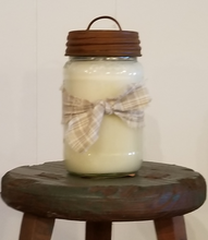 Load image into Gallery viewer, Soy Wax Candle - Cranberry Amaretto
